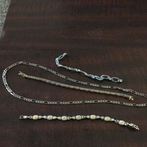 Two men’s rings, 2 bracelets, a necklace